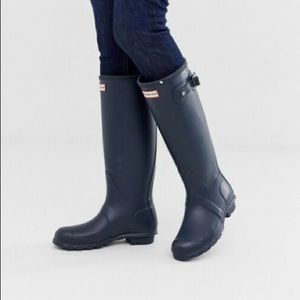 black hunter boots